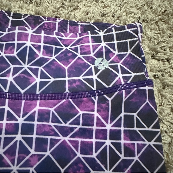 Avocado Purple Space Geometric‎ Capri Leggings Women’s Size Medium/Large Workout - Picture 5 of 16